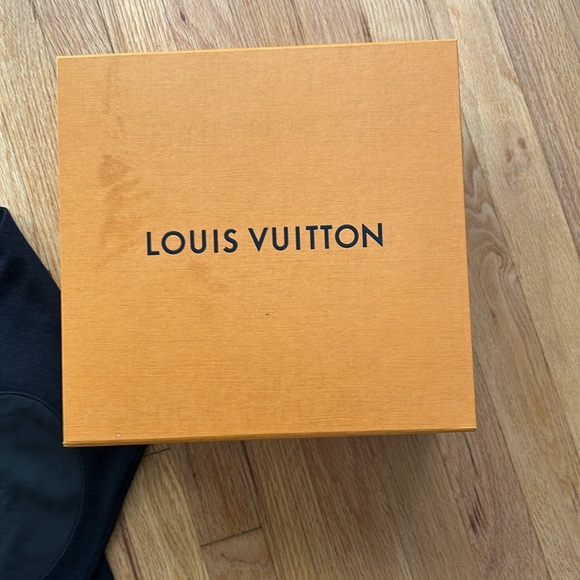 Louis Vuitton ready to wear navy men’s sweater with leather patches NWT L - Picture 4 of 10